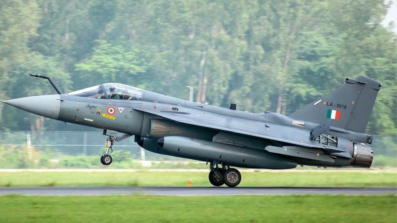 TEJAS लड़ाकू विमानों के पायलटों के लिए एकीकृत जीवन रक्षक प्रणाली का हुआ सफल परीक्षण, DRDO ने 2025 में की बड़ी उपलब्धि हासिल