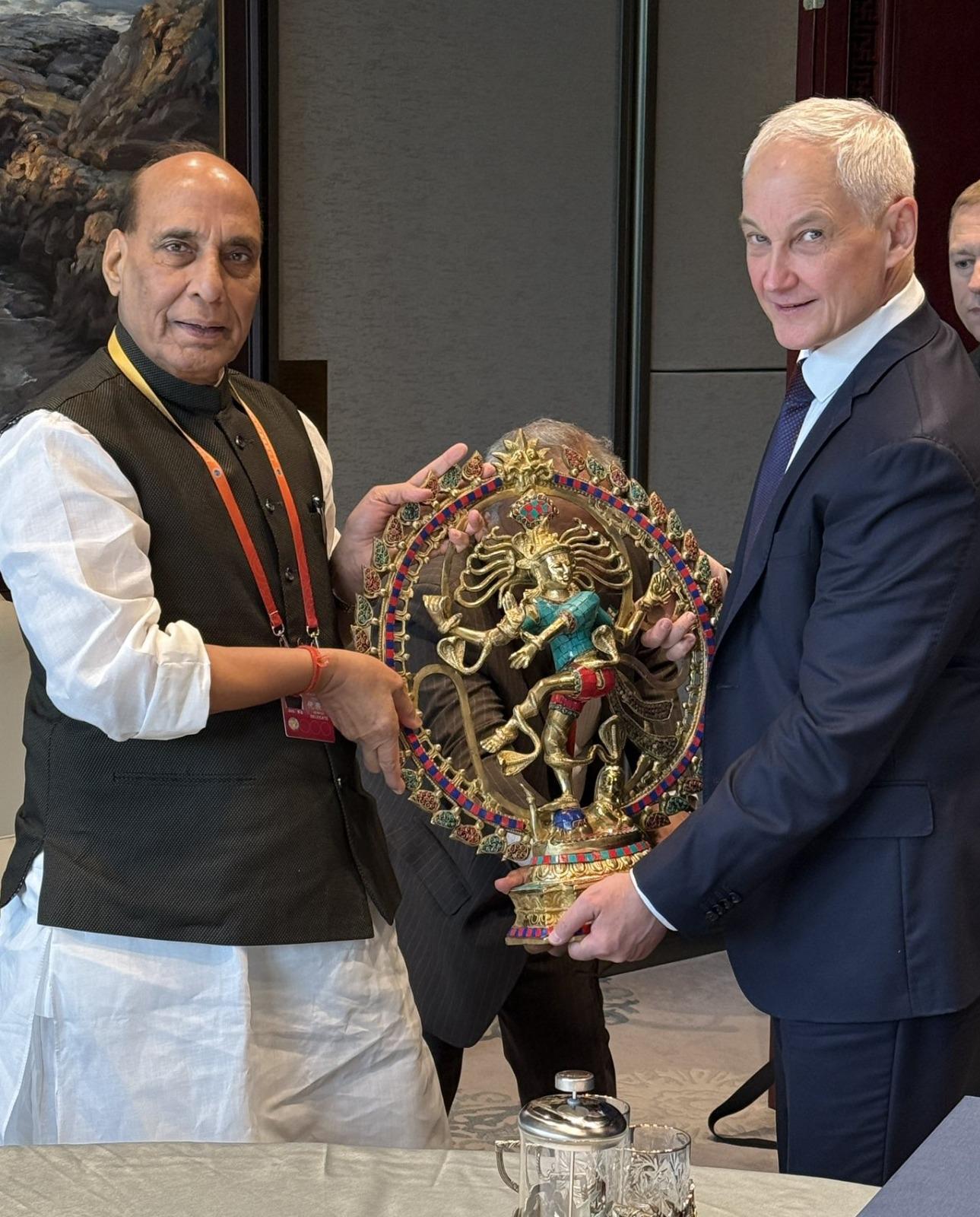 Raksha Mantri meets Russian Defence Minister