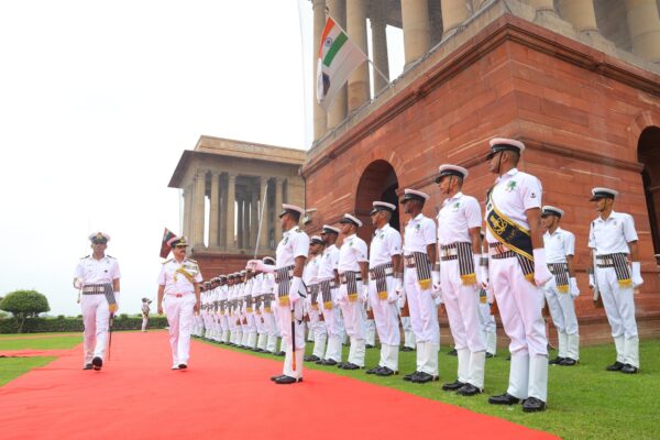 नौसेना के नए उप प्रमुख बने वाइस एडमिरल संजय वात्सायन