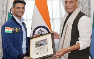 ISS पर जाने वाले पहले भारतीय अंतरिक्ष यात्री से रक्षा मंत्री राजनाथ सिंह की मुलाकात