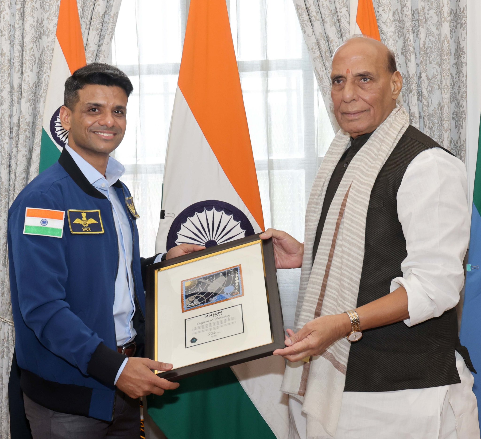 ISS पर जाने वाले पहले भारतीय अंतरिक्ष यात्री से रक्षा मंत्री राजनाथ सिंह की मुलाकात