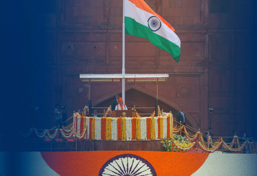 लाल किले से मोदी का संदेश – आत्मनिर्भर और विकसित भारत की ओर