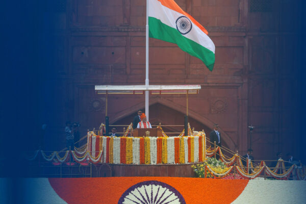 लाल किले से मोदी का संदेश – आत्मनिर्भर और विकसित भारत की ओर