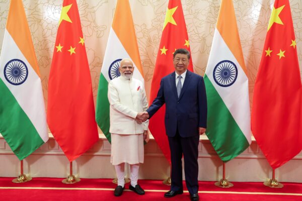 तियानजिन में Narendra Modi-Xi Jinping मुलाकात: सीमाई शांति, आर्थिक सहयोग और बहुध्रुवीय विश्व पर जोर तियानजिन में मोदी-जिनपिंग मुलाकात: सीमाई शांति, आर्थिक सहयोग और बहुध्रुवीय विश्व पर जोर