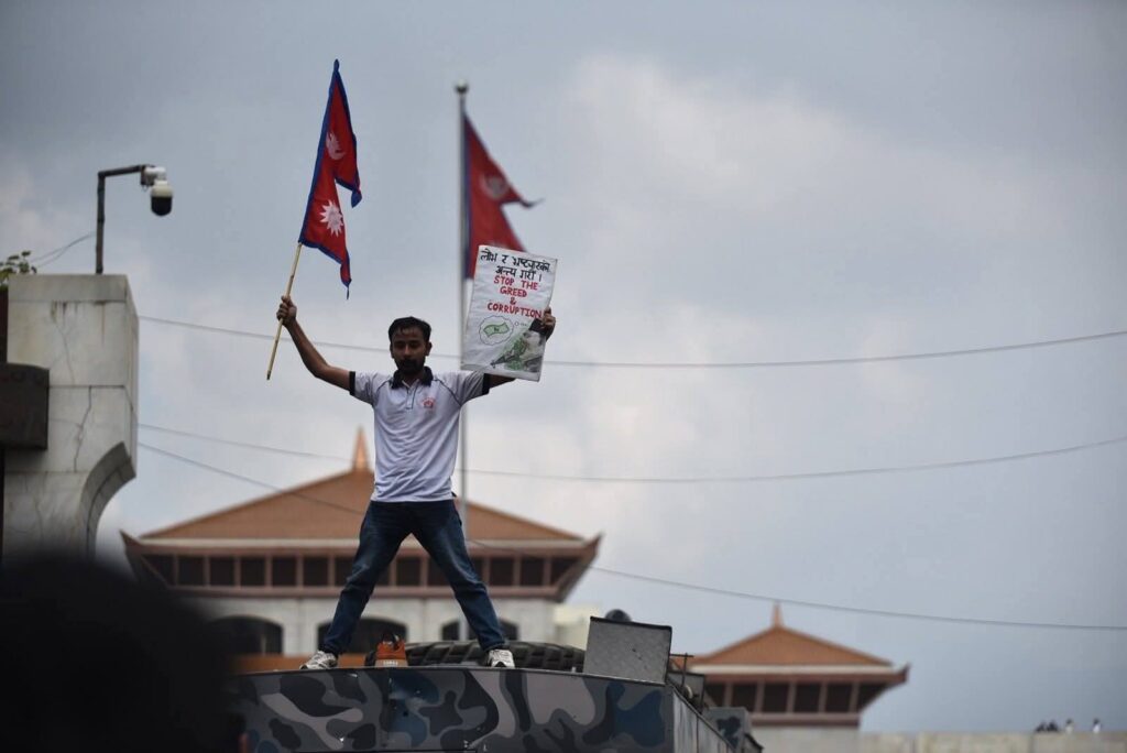 नेपाल में Gen Z का गुस्सा फूटा: संसद घिरी, कर्फ्यू लागू