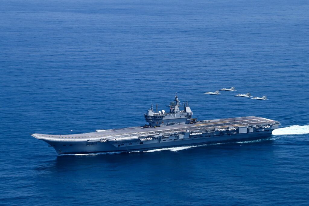 भारतीय नौसेना और रॉयल नेवी का ‘कोंकण-2025’ अभ्यास शुरू – INS विक्रांत और HMS Prince of Wales की संयुक्त भागीदारी