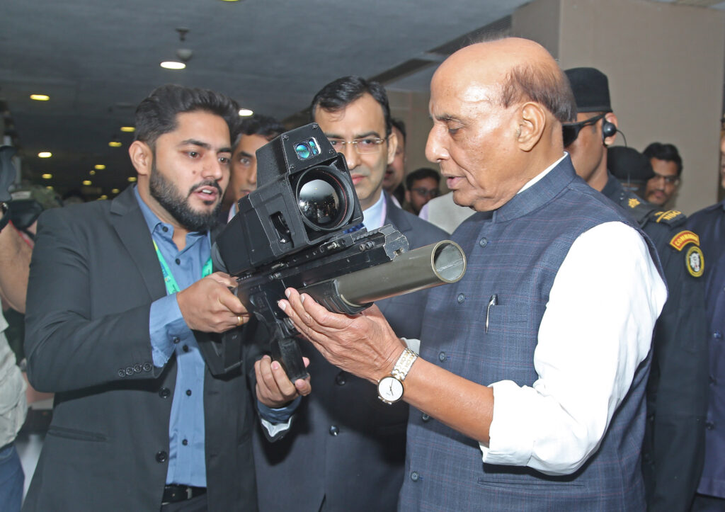 "AI और एल्गोरिदम से लड़े जाएंगे भविष्य के युद्ध — राजनाथ सिंह का बड़ा विजन"