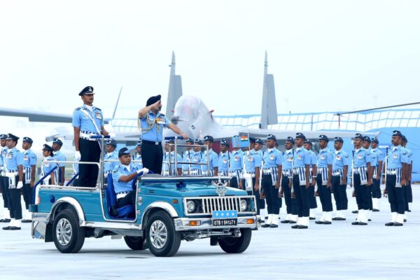 हिंडन एयरबेस पर गूंजा आसमान, Indian Air Force की 93वीं वर्षगांठ पर शक्ति का शानदार प्रदर्शन भारतीय वायुसेना की 93वीं वर्षगांठ: हिंडन एयरबेस पर दिखी पराक्रम और तकनीकी शक्ति