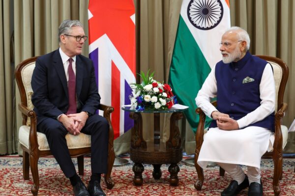 भारत और ब्रिटेन संबंधों में नया अध्याय: PM Modi और Keir Starmer की ऐतिहासिक वार्ता में बड़े समझौते भारत–ब्रिटेन संबंधों में नया युग: पीएम मोदी और पीएम कीर स्टारमर की ऐतिहासिक बैठक में रक्षा, प्रौद्योगिकी और व्यापार पर बड़े समझौते
