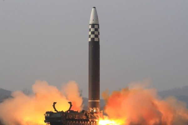 North Korea ने दागीं बैलिस्टिक मिसाइलें, एशिया-प्रशांत क्षेत्र में बढ़ा तनाव उत्तर कोरिया ने दागीं बैलिस्टिक मिसाइलें, एशिया-प्रशांत क्षेत्र में बढ़ा तनाव | North Korea Missile Test 2025