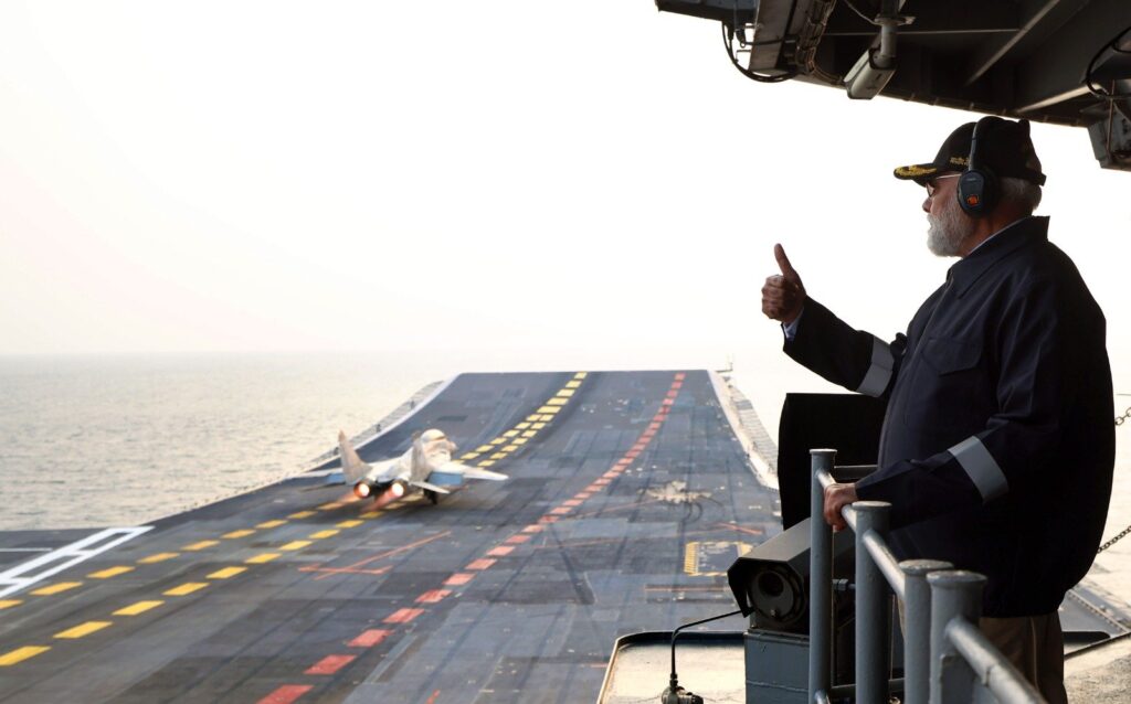 INS Vikrant पर दिवाली – प्रधानमंत्री मोदी ने कहा, “यह युद्धपोत नहीं, भारत की आत्मनिर्भरता का प्रतीक है”