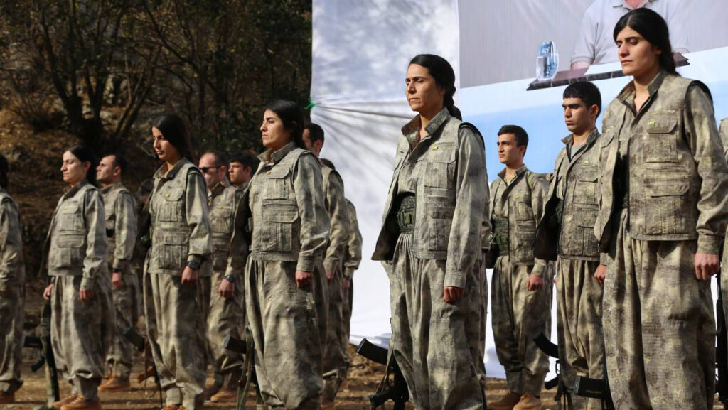 कुर्दिश विद्रोही संगठन PKK ने तुर्की में सक्रियता कम करने और हथियार जमा करने का फैसला किया है।