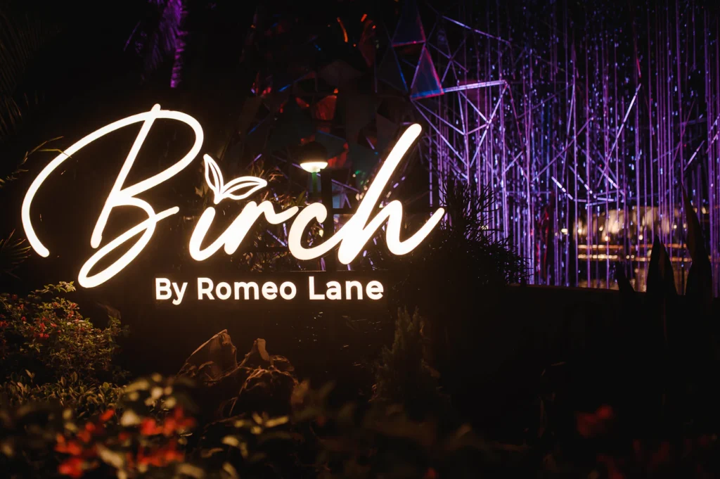 गोवा के अरपोरा स्थित Birch by Romeo Lane नाइटक्लब में आग लगने के बाद रेस्क्यू ऑपरेशन—धुएं से दम घुटने से 25 लोगों की मौत।