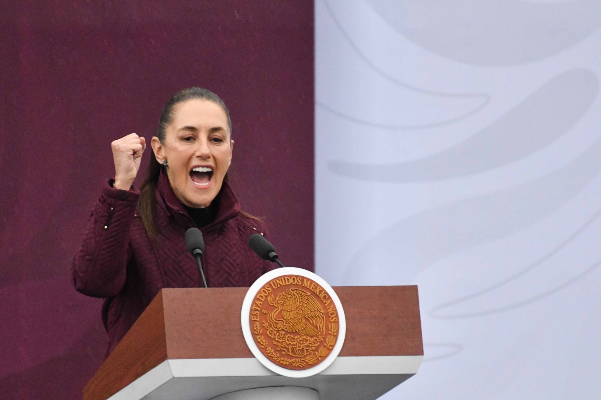 मेक्सिको की राष्ट्रपति क्लाउडिया शेनबाउम वेनेज़ुएला संकट पर संयुक्त राष्ट्र से हस्तक्षेप की अपील करते हुए।