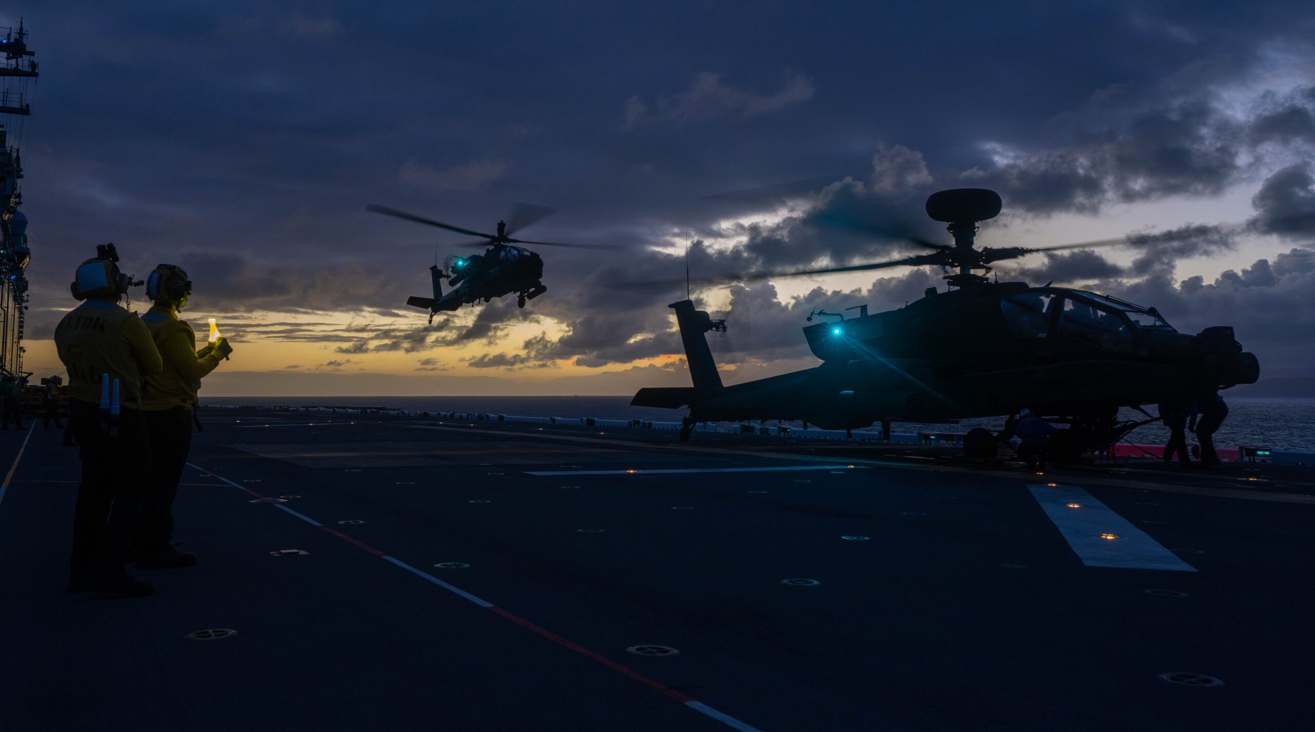 अमेरिकी कांग्रेस द्वारा पारित $901 बिलियन का ऐतिहासिक रक्षा बजट—हाइपरसोनिक हथियारों, स्पेस वॉरफेयर और सैन्य आधुनिकीकरण पर बड़ा फोकस।