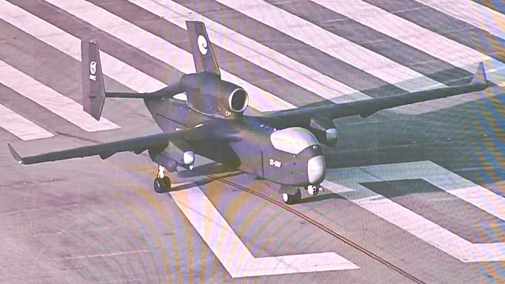 चीन का हाई-फ्लाइंग ड्रोन मदरशिप Jiutian, जो हवा में उड़ते हुए दर्जनों छोटे स्वार्म ड्रोन लॉन्च करने की क्षमता रखता है।