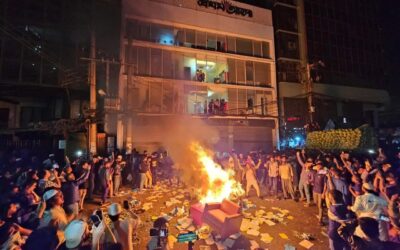 बांग्लादेश में हिंसा: शरीफ उस्मान हादी की मौत के बाद उग्र प्रदर्शन