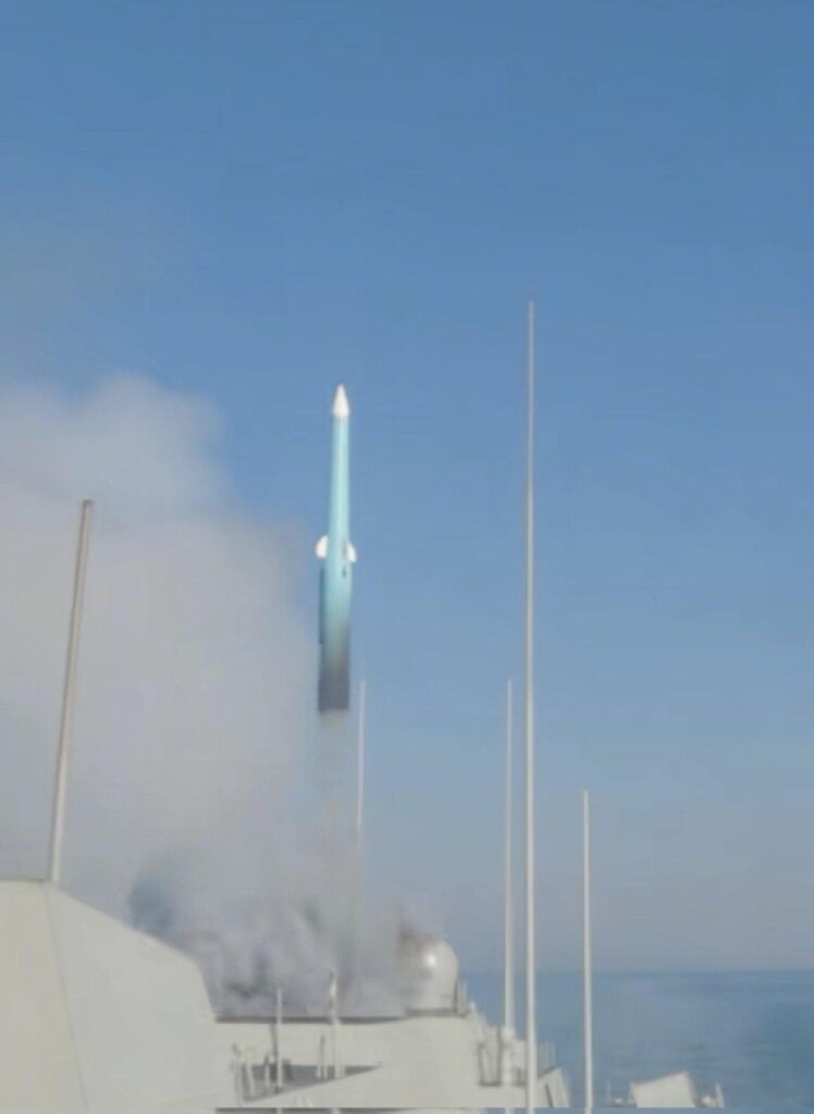 चीन ने Type-055 डेस्ट्रॉयर से YJ-20 हाइपरसोनिक मिसाइल का किया खुलासा, समुद्र में बदलेगा युद्ध का संतुलन