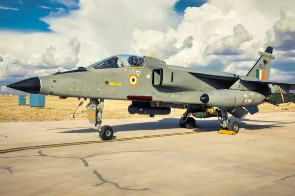 ओमान के रिटायर्ड Jaguar जेट्स — जिन्हें भारत ने स्पेयर-पार्ट्स के लिए लिया, ताकि IAF का बेड़ा मजबूत और ऑपरेशनल बना रहे