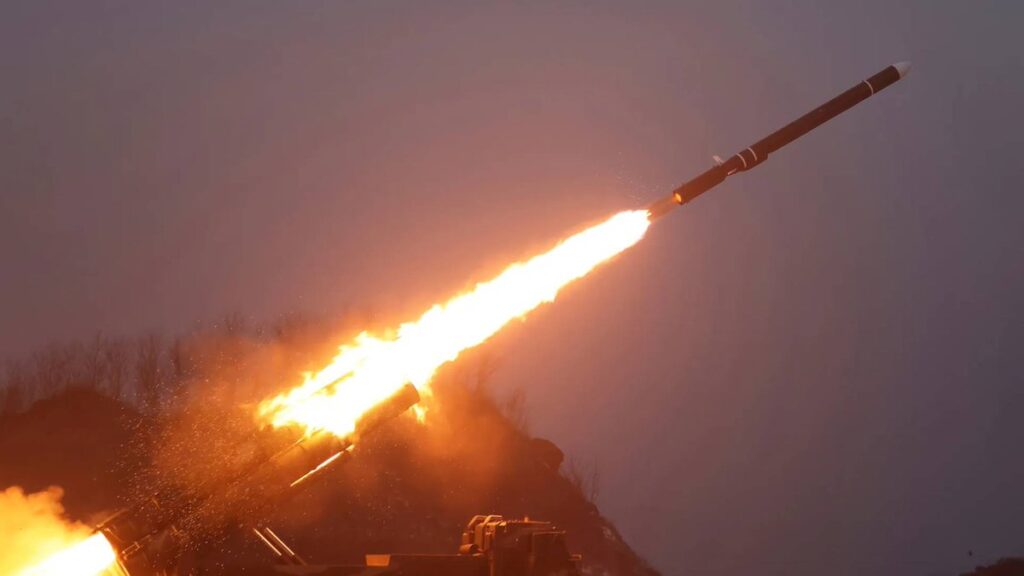 किम जोंग उन की मौजूदगी में उत्तर कोरिया का लंबी दूरी की रणनीतिक क्रूज़ मिसाइल परीक्षण