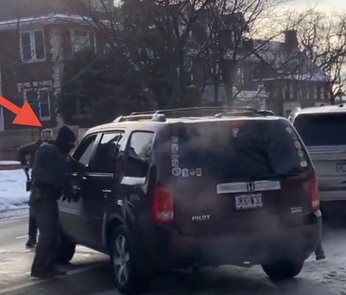 मिनियापोलिस में ICE एजेंट ने महिला को मारी गोली, मौत के बाद भड़का विरोध | US Immigration Shooting