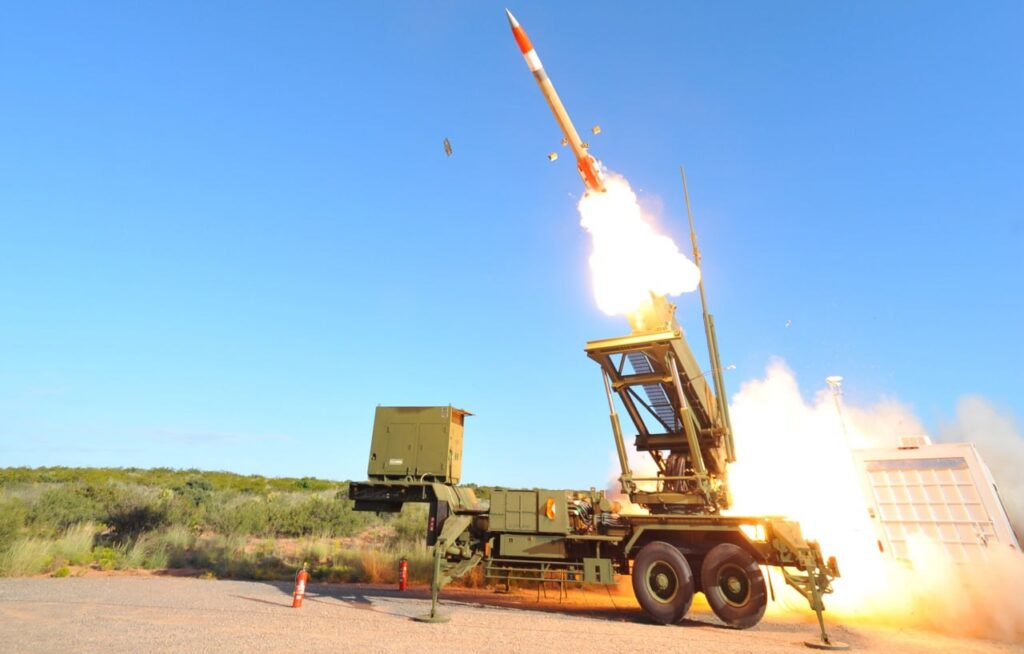 Lockheed Martin और यू.एस. डिपार्टमेंट ऑफ वॉर का बड़ा फैसला: PAC-3 MSE मिसाइल उत्पादन 600 से बढ़कर 2,000 प्रति वर्ष होगा