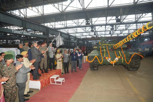 भारतीय सेना के लिए बड़ी उपलब्धि: AVNL ने T-72 टैंकों के ओवरहॉलिंग का पहला पायलट प्रोजेक्ट सफलतापूर्वक पूरा किया