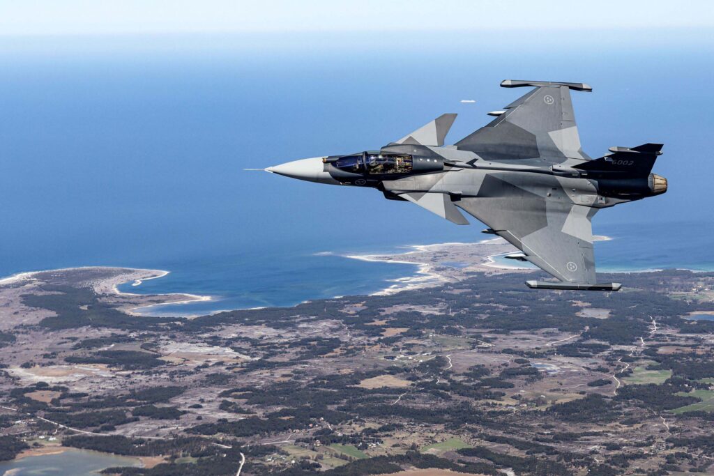 कोलंबियाई एयर फोर्स को मिलेंगे 17 नए Gripen फाइटर जेट, Comptroller General ने दी खरीद को मंजूरी