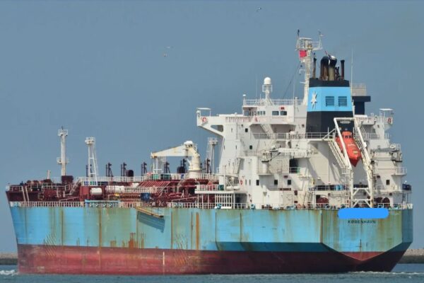 Indian Coast Guard की बड़ी कार्रवाई | मुंबई के पास अंतरराष्ट्रीय तेल तस्करी रैकेट का भंडाफोड़