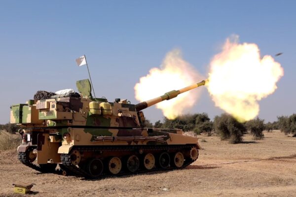 Exercise VAJRA GHAAT: K-9 Vajra ने Pokhran में दिखाया रेगिस्तान में घातक युद्ध कौशल