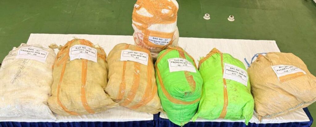 तटीय सुरक्षा पर बड़ा वार: India Coast Guard और ATS Gujarat ने समुद्र में जब्त की 203 KG नशीली खेप