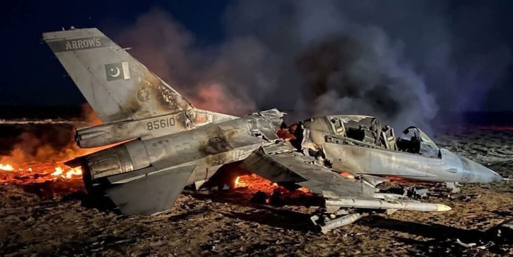 पाकिस्तान–अफगानिस्तान युद्ध क्यों भड़का? सीमा तनाव से ‘ओपन वॉर’ तक की पूरी कहानी