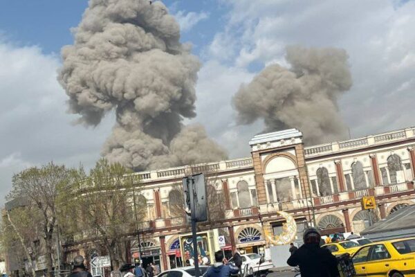 इज़रायल का ईरान पर बड़ा हमला, तेहरान में धमाके, दुनिया हाई-अलर्ट पर