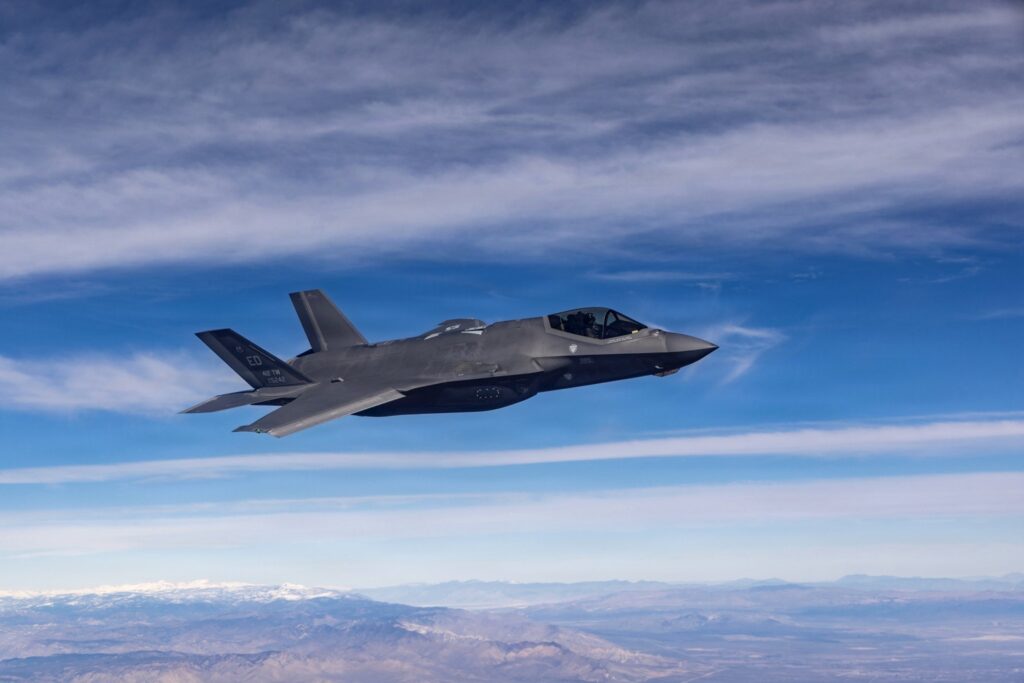 अमेरिका ने माना: F-35 Lightning II को हुआ नुकसान, ईरान के दावे से मचा हड़कंप!