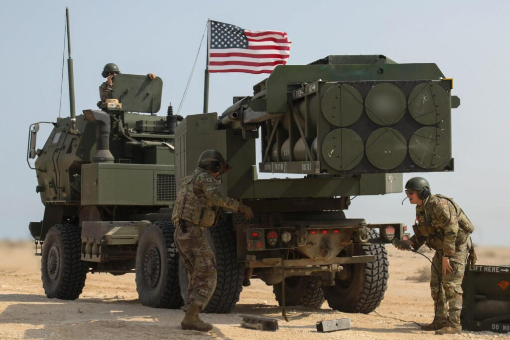 HIMARS: अमेरिका का घातक रॉकेट सिस्टम, जो सैकड़ों किलोमीटर दूर से करता है सटीक हमला