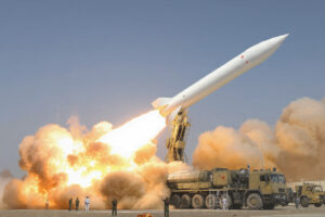 चीन ने पेश किया DF-17 हाइपरसोनिक मिसाइल का नया वेरिएंट, ‘कैरियर किलर’ क्षमता से बढ़ी चिंता