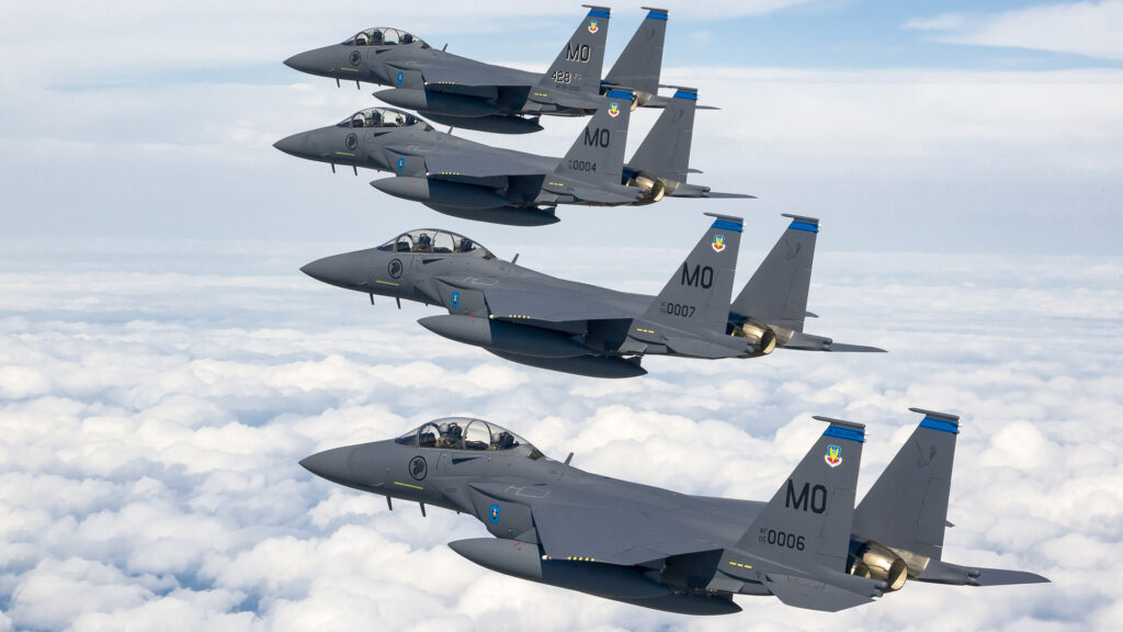 Hormuz के पास F-15 पर हमला? ईरान का बड़ा दावा, दुनिया में हलचल