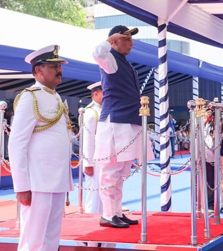 आईएनएस तारागिरी का जलवा: भारतीय नौसेना में शामिल हुआ स्वदेशी स्टील्थ फ्रिगेट