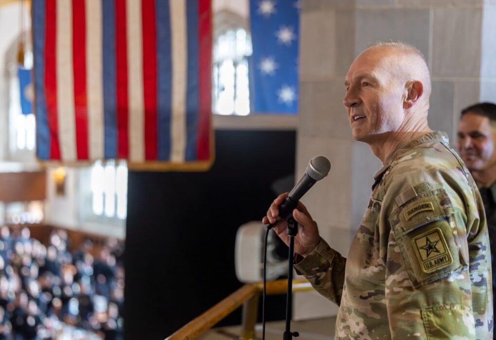 अमेरिका में बड़ा सैन्य झटका! आर्मी चीफ को अचानक हटाया गया