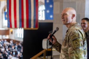 अमेरिका में बड़ा सैन्य झटका! आर्मी चीफ को अचानक हटाया गया