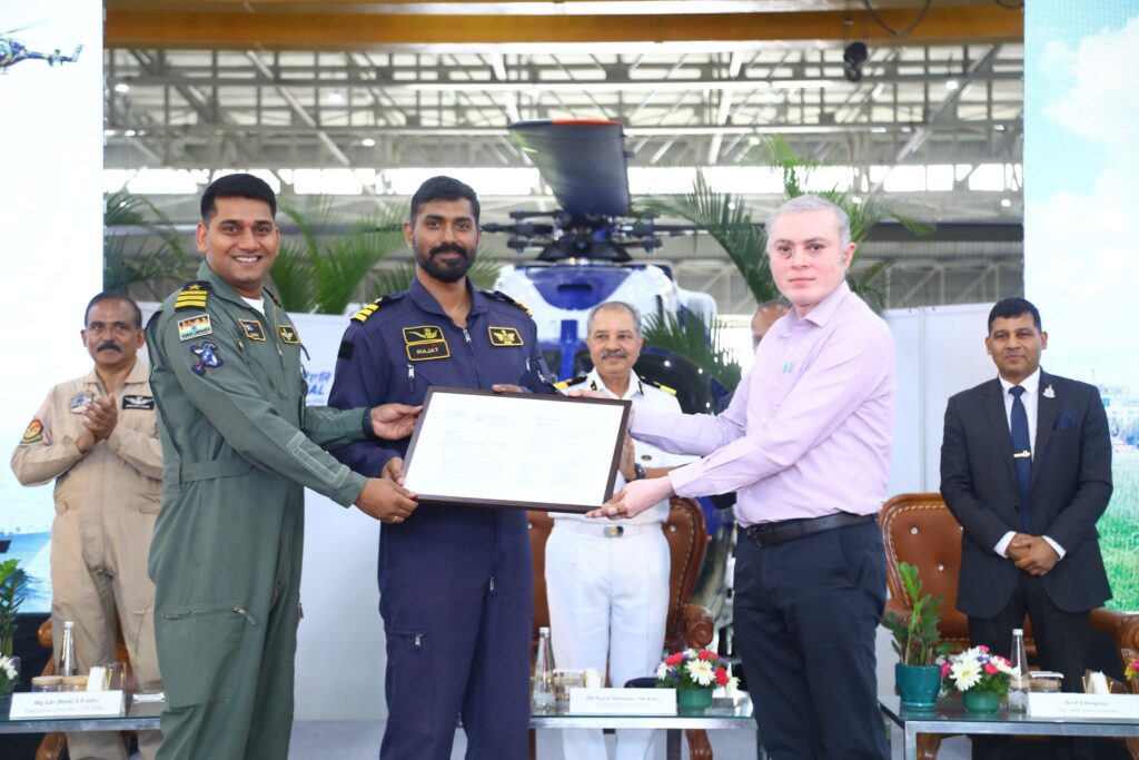 HAL ने भारतीय तटरक्षक बल को सौंपे ALH Mk-III हेलीकॉप्टर, समुद्री सुरक्षा को मिला बड़ा बूस्ट