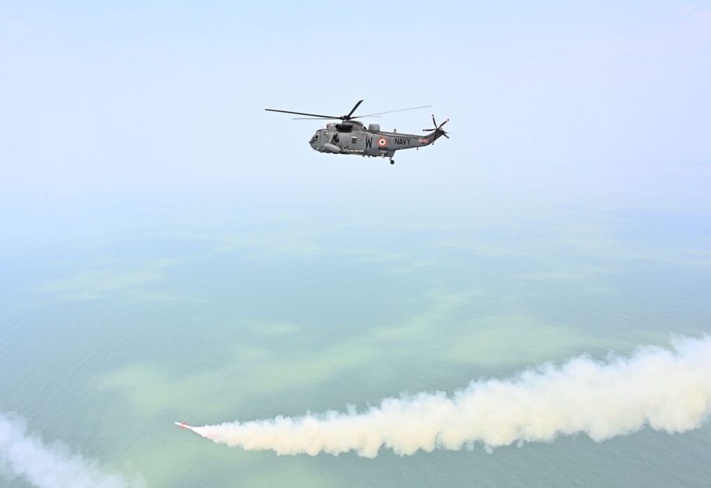 DRDO और Indian Navy ने किया NASM-SR मिसाइल का सफल परीक्षण, समुद्र में बढ़ी भारत की मारक ताकत