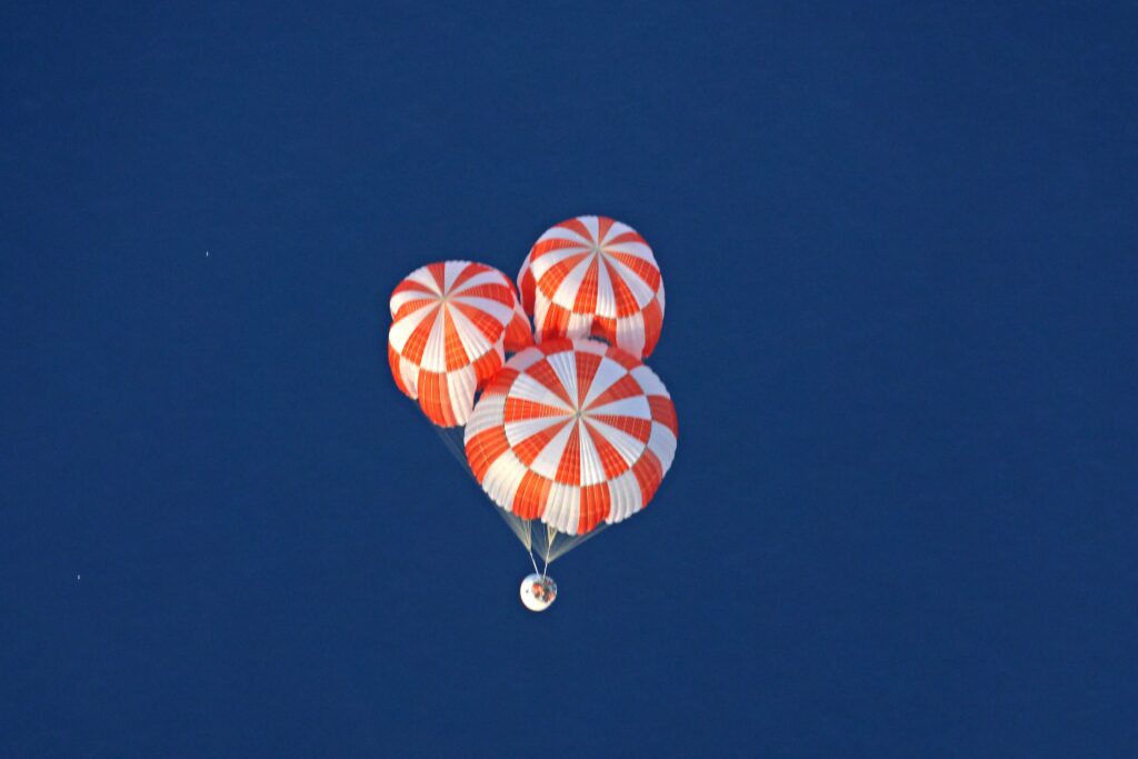 गगनयान मिशन में बड़ी सफलता: ISRO ने दूसरा एयर-ड्रॉप टेस्ट किया सफल, सुरक्षित लैंडिंग सिस्टम हुआ साबित