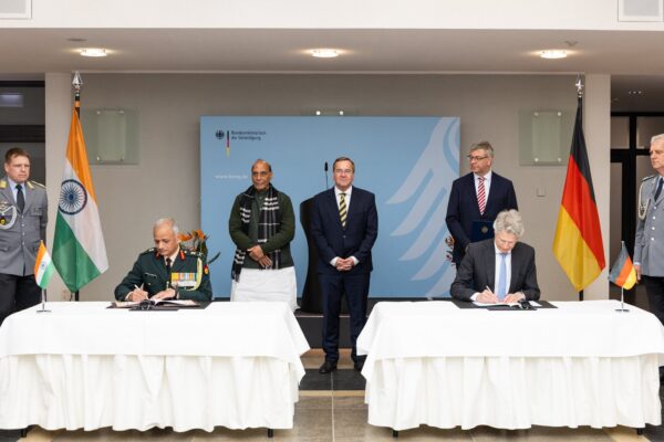 भारत-जर्मनी रक्षा साझेदारी को नई रफ्तार, बर्लिन में राजनाथ सिंह-बोरिस पिस्टोरियस की अहम बैठक