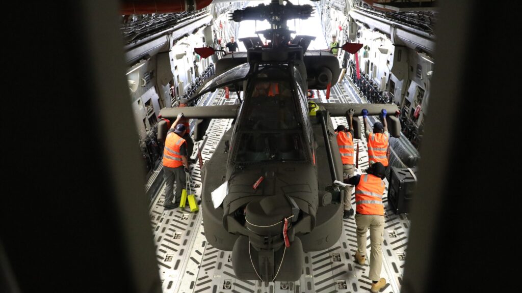 ऑस्ट्रेलिया की सैन्य ताकत बढ़ी, मिले दो और AH-64E Apache अटैक हेलीकॉप्टर