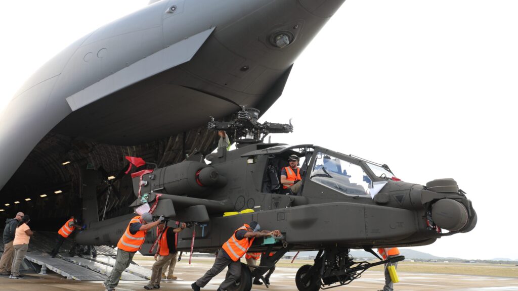 ऑस्ट्रेलिया की सैन्य ताकत बढ़ी, मिले दो और AH-64E Apache अटैक हेलीकॉप्टर