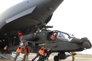 ऑस्ट्रेलिया की सैन्य ताकत बढ़ी, मिले दो और AH-64E Apache अटैक हेलीकॉप्टर