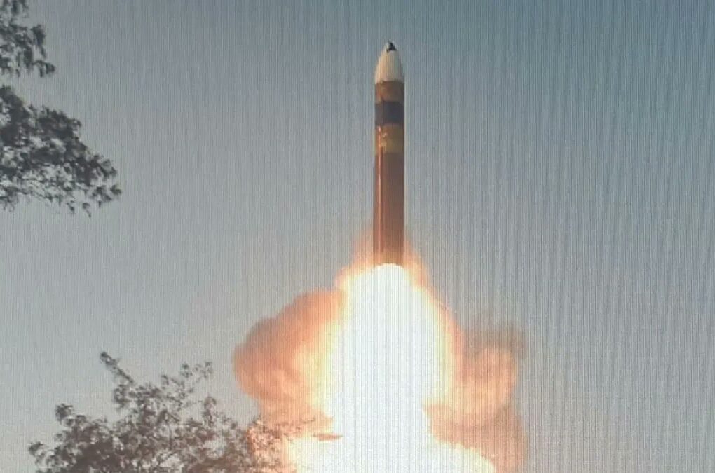 भारत ने MIRV तकनीक से लैस एडवांस्ड अग्नि मिसाइल का किया सफल परीक्षण, कई लक्ष्यों को बनाया निशाना