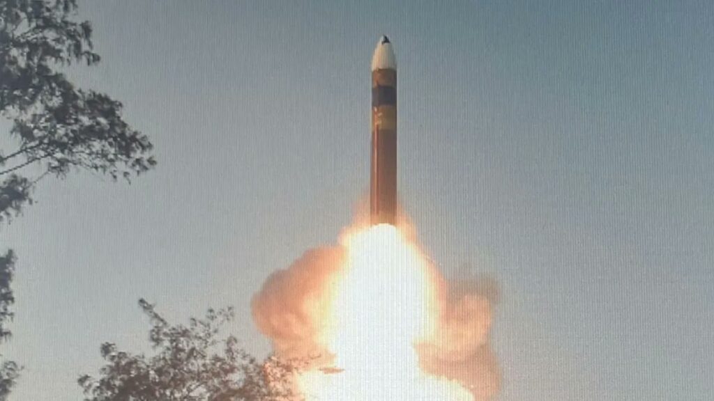 भारत ने MIRV तकनीक से लैस एडवांस्ड अग्नि मिसाइल का किया सफल परीक्षण, कई लक्ष्यों को बनाया निशाना