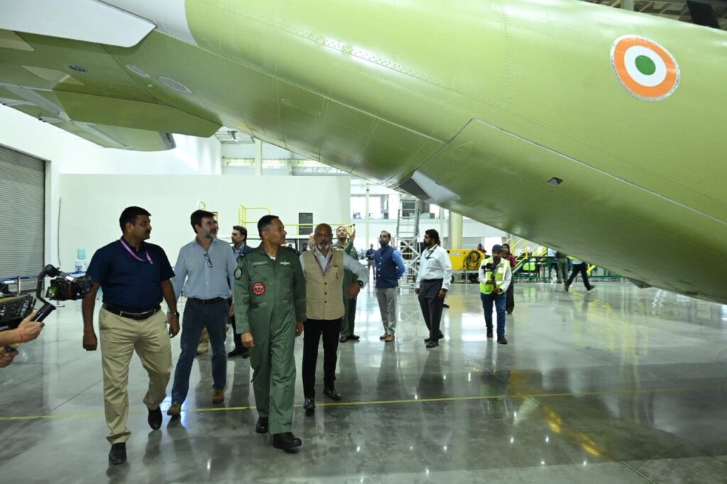 भारत में बन रहा पहला C-295 अब पहली उड़ान को तैयार, वडोदरा प्लांट पहुंचे वायुसेना के वरिष्ठ अधिकारी